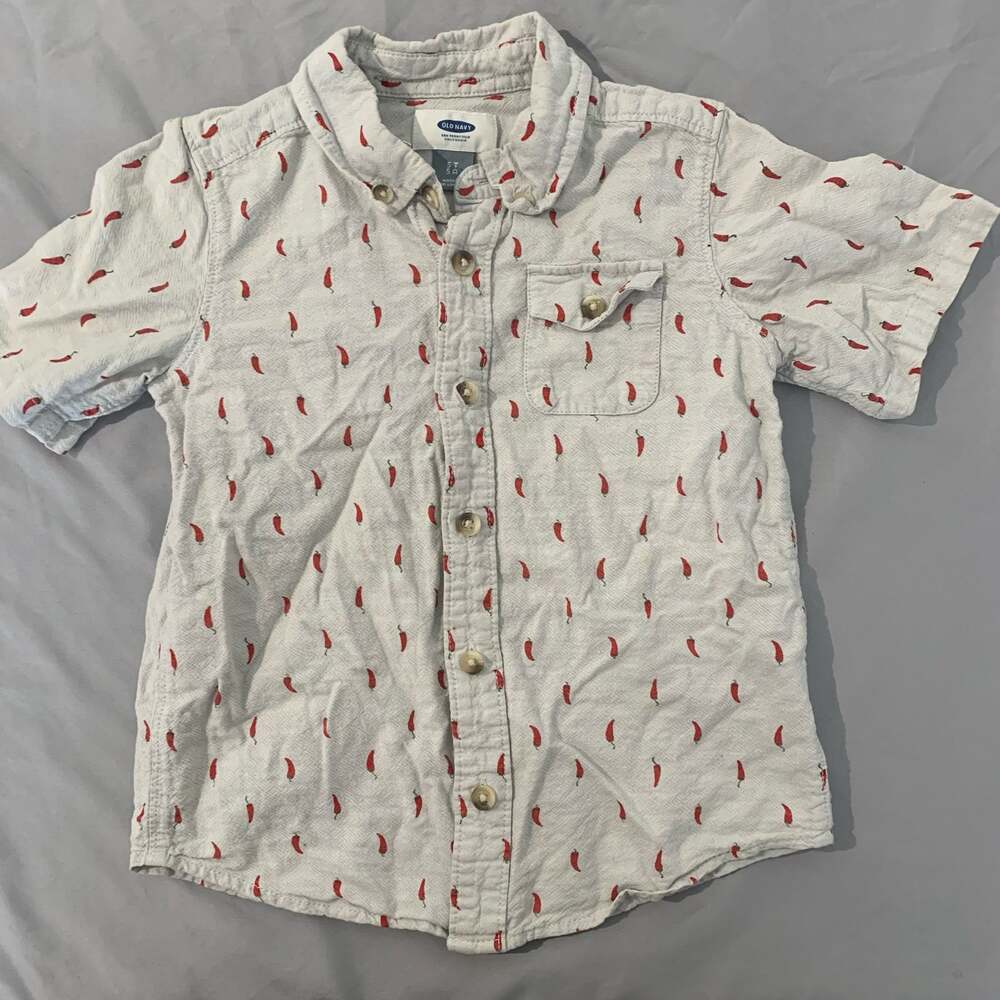 Old Navy Boys Short‑Sleeve Button‑Up Shirt – Size 5T – Chili Pepper Print